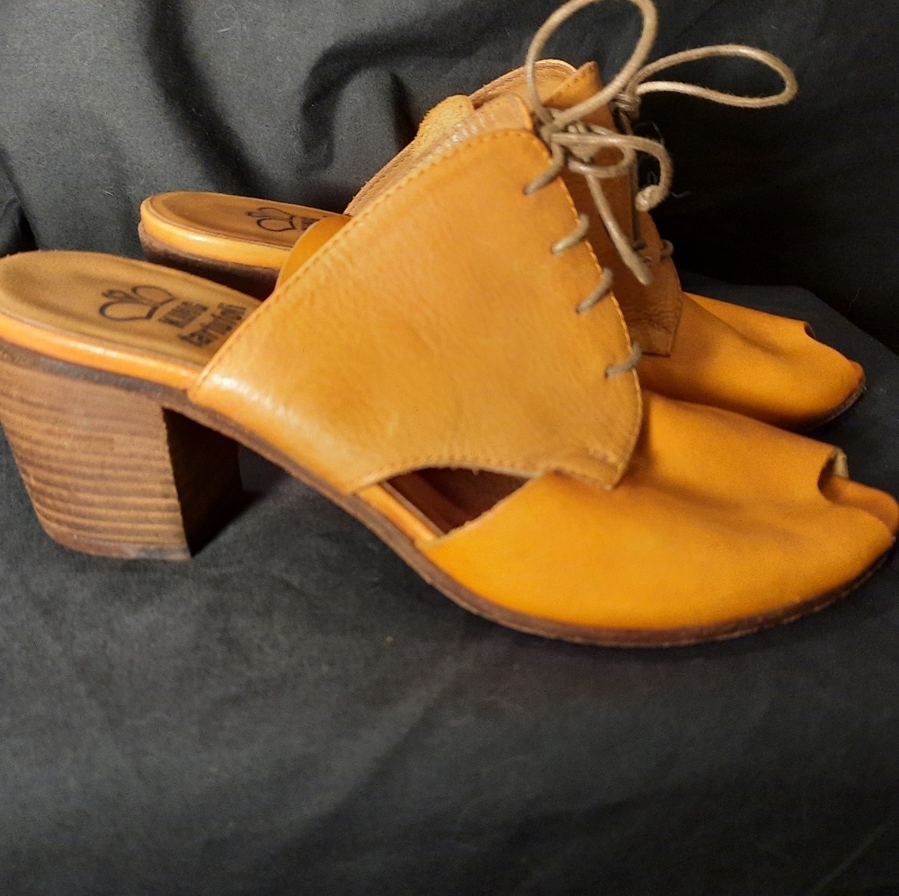 King Tartufoli Suede Sandals